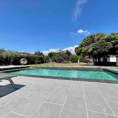 Logements Chaleureux Dans Maison Avec Piscine A 35 Min De Lyon Alix Dış mekan fotoğraf