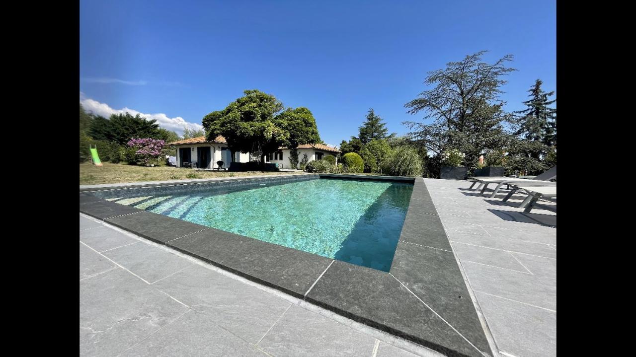 Logements Chaleureux Dans Maison Avec Piscine A 35 Min De Lyon Alix Dış mekan fotoğraf